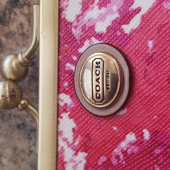 Coach Marble Pink and White Clutch Change Purse - Picture 2 of 6